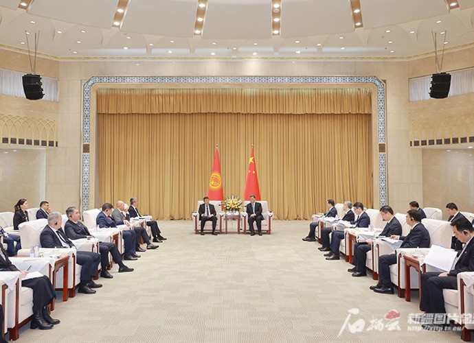 马兴瑞会见吉尔吉斯斯坦副总理托罗巴耶夫